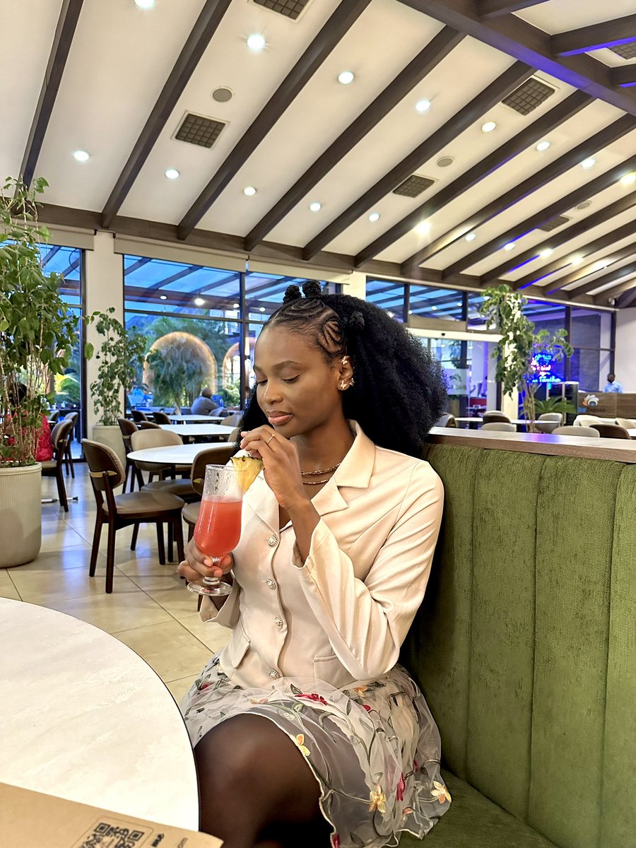 GloreeOkoro's tweet photo. A happy girl🥰 https://t.co/rV78RvRVxZ