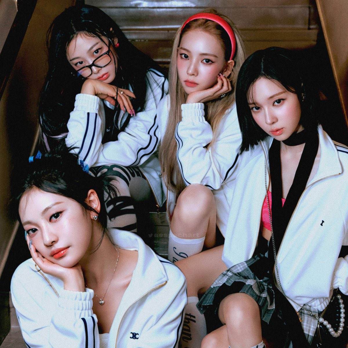 aechartdata's tweet photo. K-pop groups with the Most Songs in YouTube South Korea’s All-Time Top 100:

1. NewJeans — 8 songs 
2. aespa — 7 songs https://t.co/g8Lv7jRP5x