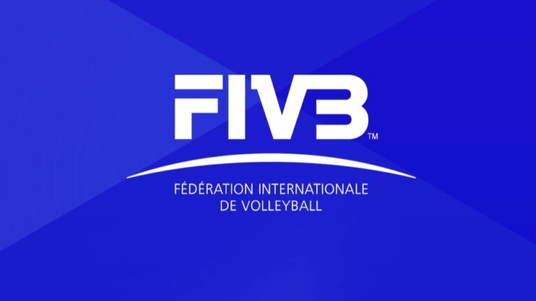Temmzvolley's tweet photo. "Yetenek ve bireysel güç bakımından dünyanın en iyisiyiz"

🇷🇺Tatiana Kosheleva, FIVB'nin Rusya kararına dair

H"aberi çok duygusal karşıladım, bu tüm ülkemiz için uzun zamandır beklenen bir andı! Dünyanın dört bir yanındaki milli takım taraftarlarımızdan çok sayıda mesaj aldım! Bizi özlediler, bizi beklediler ve geri dönüyoruz!

Uluslararası maç tecrübesi eksikliğinin bir ağırlığı olduğu ve bu durumun bir süre etkisini göstereceği için geri dönmek kolay olmayacak. Ancak avantajlı olduğumuz noktalar da var; milli takımın liderleri Tolok,  Fedorovtseva, Markova, Lazareva ve diğer kızlar dünyanın en iyi liglerinde forma giydiler ve gezegenin en güçlü oyuncuları konumundalar. Diğerlerini de onlar yukarı çekecektir.

Milli takımımız yetenek sayısı ve bireysel güç bakımından şu an bile dünyanın en iyisi. Artık geriye sadece sahada uyum sağlamak ve en iyi oyunculardan kurulu olmaktan çıkıp en iyi takım haline gelmek kaldı!"

(Championat, Elena Kovalenko)