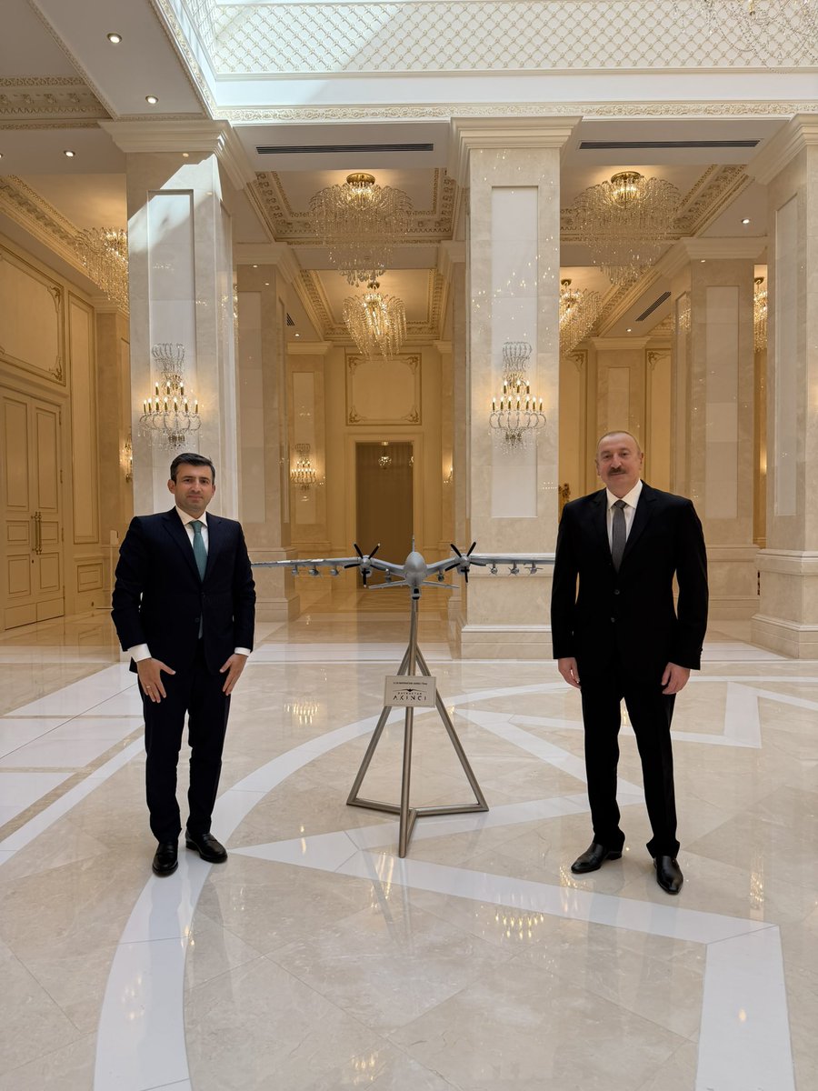 Selcuk's tweet photo. Azerbaycan ziyaretimiz kapsamında Sayın Cumhurbaşkanı İlham Aliyev tarafından kabul edildik. Görüşmemizde, Bayraktar Teknoloji’nin Azerbaycan’da yürüttüğü projeler hakkında kendilerine bilgi arz ettim. Nazik kabulleri dolayısıyla şükranlarımı sunuyorum.

Can Azerbaycan ile birliğimiz ve kardeşliğimiz baki olsun. 🇹🇷🇦🇿

Azərbaycana səfərimiz çərçivəsində Azərbaycan Respublikasının Prezidenti Cənab İlham Əliyev bizi qəbul etdi. Görüşümüz zamanı Bayraktar Teknoloji-nin Azərbaycanda həyata keçirdiyi layihələr barədə Cənab Prezidentə məlumat vermək şərəfinə nail oldum. Səmimi və yüksək qonaqpərvərliyinə görə dərin təşəkkürümü bildirirəm.

Can Azərbaycanla birliyimiz və qardaşlığımız əbədi olsun. 🇦🇿🇹🇷

As part of our visit to Azerbaijan, we were received by H.E. President Ilham Aliyev. During our meeting, I had the honor of briefing him on the projects Bayraktar Technologies is carrying out in Azerbaijan. I would like to express my gratitude for his kind reception.

May our unity and brotherhood with dear Azerbaijan endure forever. 🇹🇷🇦🇿