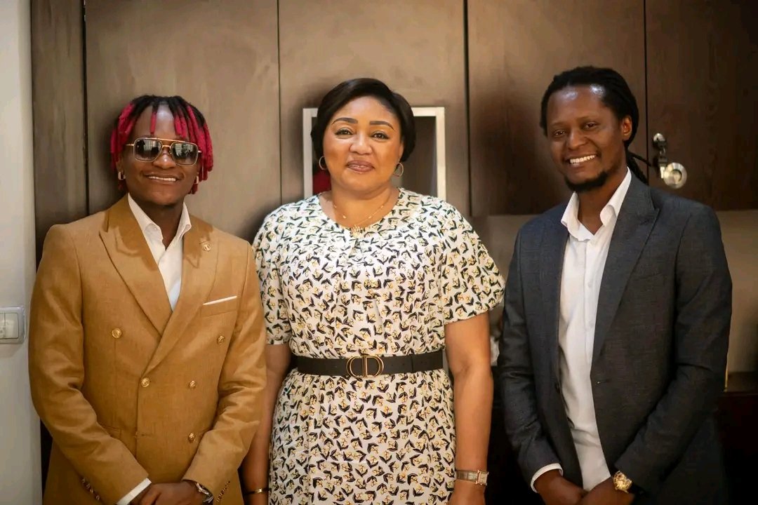 mulikuza_jordan's tweet photo. Très content d’avoir rencontré notre distinguée première dame Maman @DeniseNyakeru #NYAKERU , merci pour vos précieux conseils 🙏🏽 @officialinnossb https://t.co/PegJqVFkWp