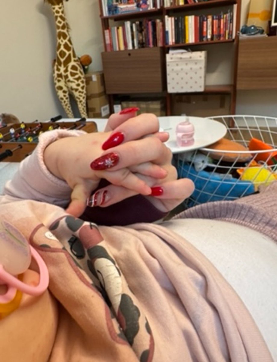 nientexpaura's tweet photo. come mi manca fare la babysitter ai pargoli 🫠🫠 https://t.co/R3PDBCw6aW