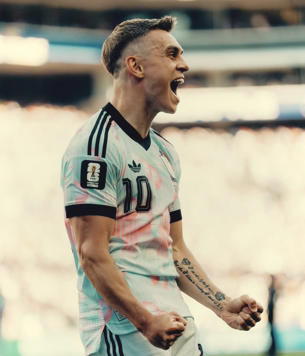 kartlnasaletijk's tweet photo. Leandro Trossard, menajerine Beşiktaş’ın ilgisinden çok mutlu olduğunu söylemiş ve “Düşünüyorum, orada olmak istiyorum” demiş.

Trossard transferinin %99,5 oranında tamamlandığını düşünüyorum. (Emre Eren - A Spor) https://t.co/Egygu6BW5N