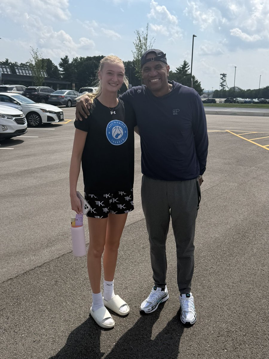 AvaSimpson2424's tweet photo. Always great running into @KPannell71 ! https://t.co/tdA6L4qIiE