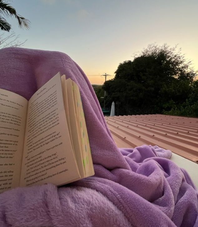 AlejaReads's tweet photo. She lives to read. Books are her place in the world.>>> https://t.co/ISQhCb5Ar0
