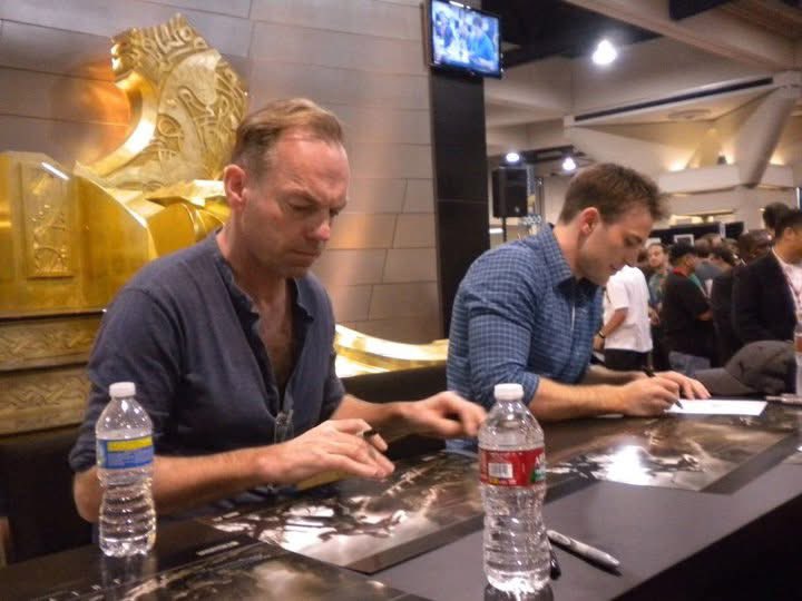 AJatComicCon's tweet photo. #TBT throwback to 2010 when the 1st @CaptainAmerica movie was promoted at Comic Con! Got to meet the cast for a signing.🛡️🇺🇸
@MarvelStudios #SDCC #ChrisEvans #HugoWeaving https://t.co/zCUmXto1fz