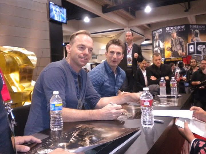 AJatComicCon's tweet photo. #TBT throwback to 2010 when the 1st @CaptainAmerica movie was promoted at Comic Con! Got to meet the cast for a signing.🛡️🇺🇸
@MarvelStudios #SDCC #ChrisEvans #HugoWeaving https://t.co/zCUmXto1fz