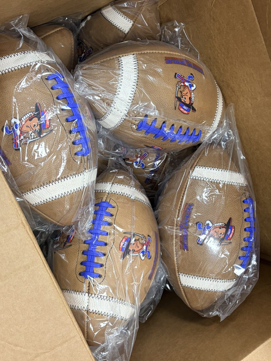 PaloDuroDonsFB's tweet photo. It felt like Christmas morning when I opened the box to see the new footballs! This means the season is around the corner.
#NEIGHBORHOODHEROES
#NORTHSIDEPRIDE
#OURTURN https://t.co/YSAu3nUmQD