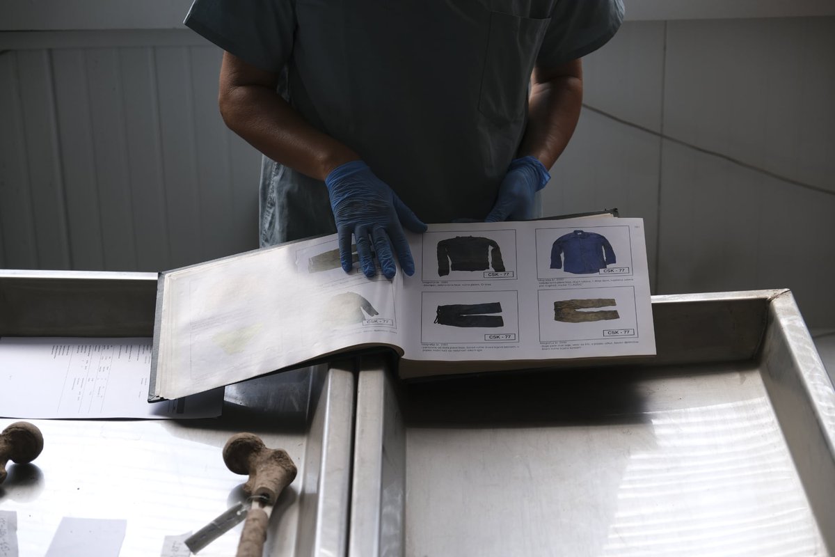 PCRCBiH's tweet photo. #SYS26 | 📍 @TheICMP 

Today our youth visited ICMP in Tuzla, gaining a first-hand look into the Podrinje Identification Project and meeting with Senior Forensic Anthropologist Dragana Vučetić.

Behind every identification is years of meticulous forensic work - DNA analysis, painstaking documentation, and an unwavering commitment to giving names back to the missing and closure to their families. Thousands of victims from the region have been identified thanks to this work, but the process continues with a thousand genocide victims still missing. 

We're proud to have partnered with #ICMP for many years, and grateful for their continued dedication to truth and justice for the families still waiting for answers.

#sys26 #pcrcbih #srebrenica31 #youth #neverforget