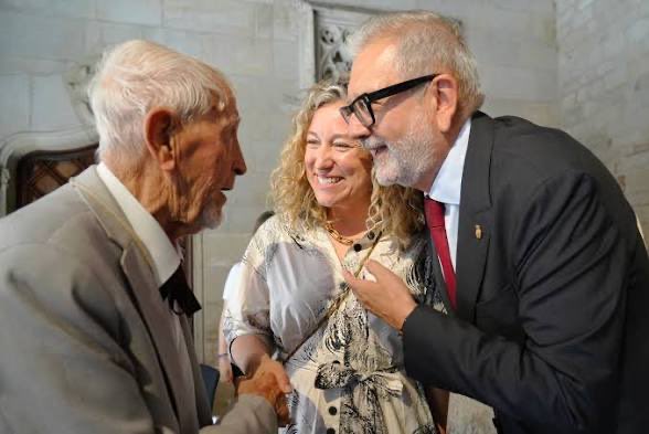 flarrosa's tweet photo. Per molts anys, Josep Vallverdú! Et desitjo un aniversari ple d'alegria, salut i nous projectes. 

Que aquest nou any et porti molts èxits, bons moments i la companyia de la gent que estimes. Gaudeix molt del teu dia! https://t.co/0WkT85GEaB