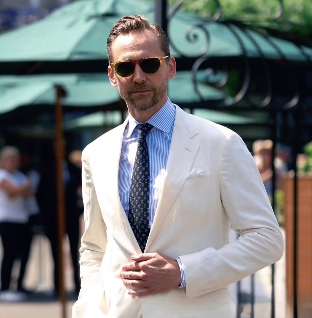 bestoftwh's tweet photo. 📷NEW| Tom Hiddleston today at Wimbledon. https://t.co/t1kMbZoyBR