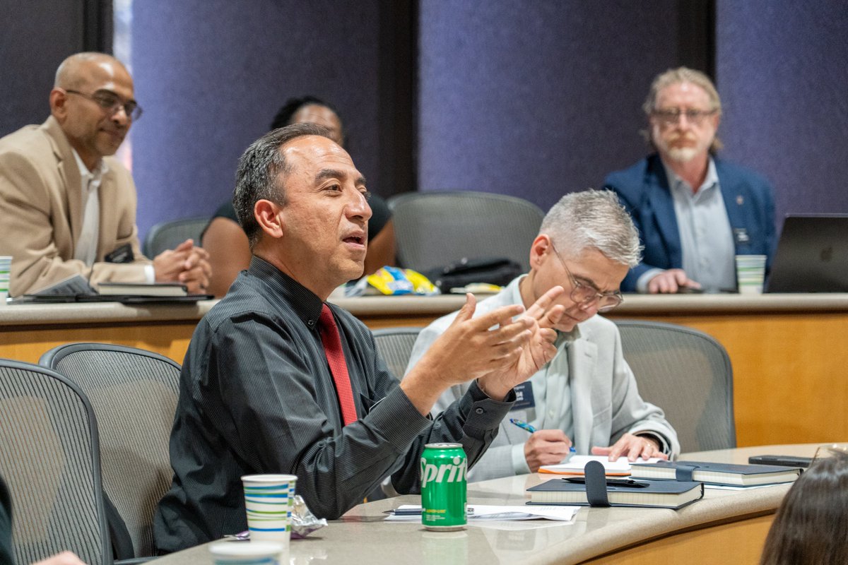 UMiamiBusiness's tweet photo. Dean Paul A. Pavlou says the next chapter of higher education will be defined by how universities help students create, lead, and thrive in an #AI-powered world.

Takeaways from AI Convergence: https://t.co/i5im2ycuPQ https://t.co/AwN2FaaVUs