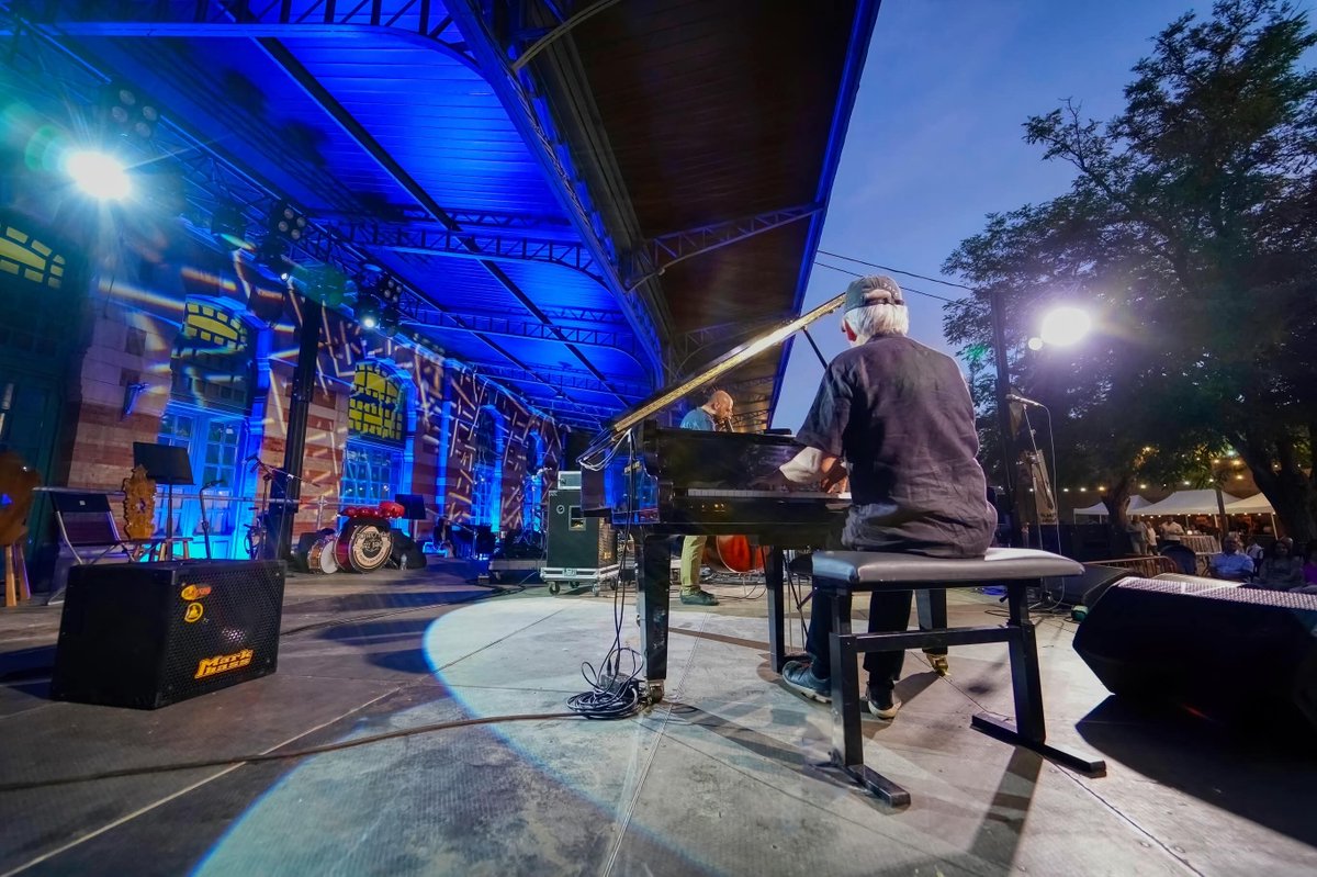 prodelanoficial's tweet photo. Santana Festival Jazz &amp; Blues Linares
Área de Festejos del Ayuntamiento de Linares
Conservatorio "Andrés Segovia" · Linares https://t.co/lnBMH3Odcs