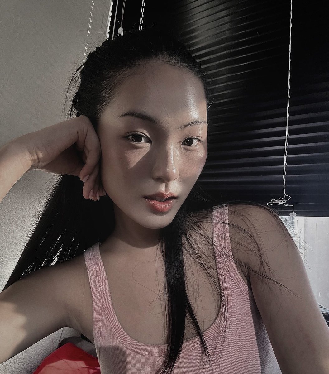 𝐄𝐥𝐥𝐚, 𝘢 𝘣𝘪𝘰́𝘭𝘰𝘨𝘢. 🪼 tweet media