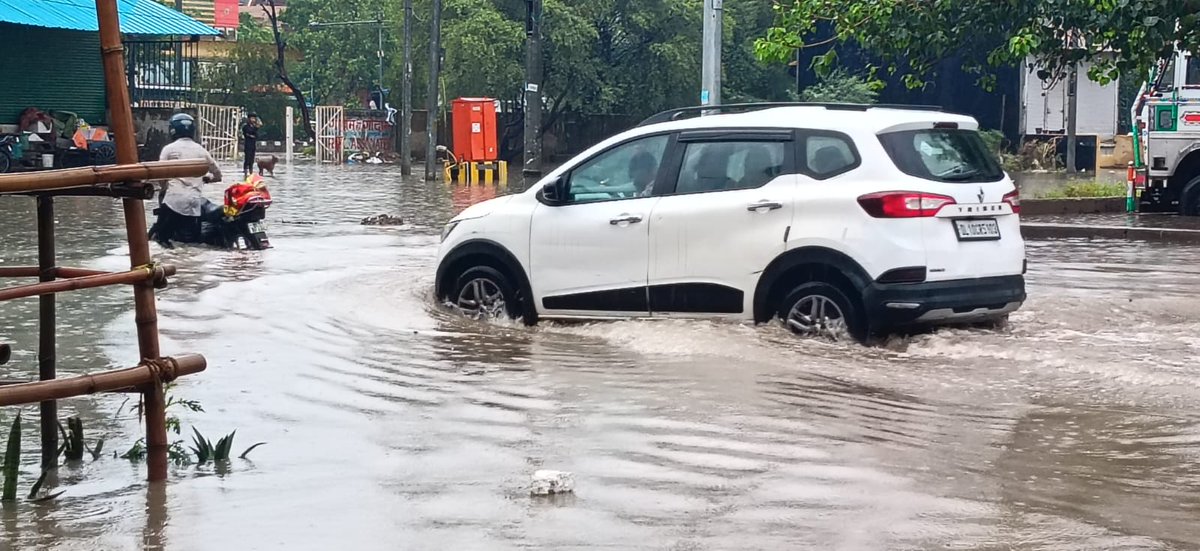 dhirwan's tweet photo. Delhi NCR me 2 jagah hi paani bhara hai is barish me
1. Ghazipur paper market
2. Gurugram

@official_dda @gupta_rekha @MCD_Delhi कृपया संज्ञान लें https://t.co/nFSsrFwBdP