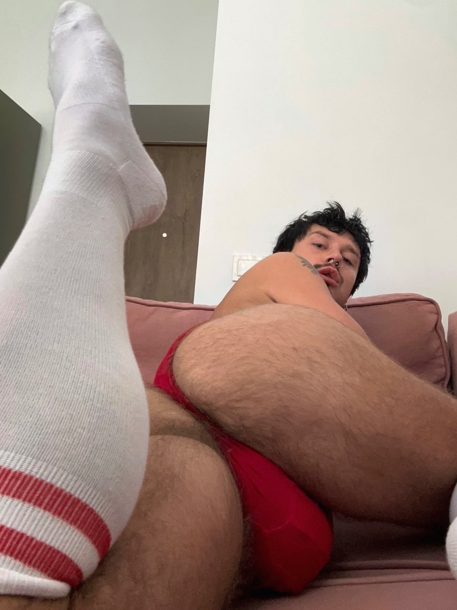 sowhatarewex's tweet photo. Red again ’cause y’all liked the last one 😌 https://t.co/8MlVfmRVIo