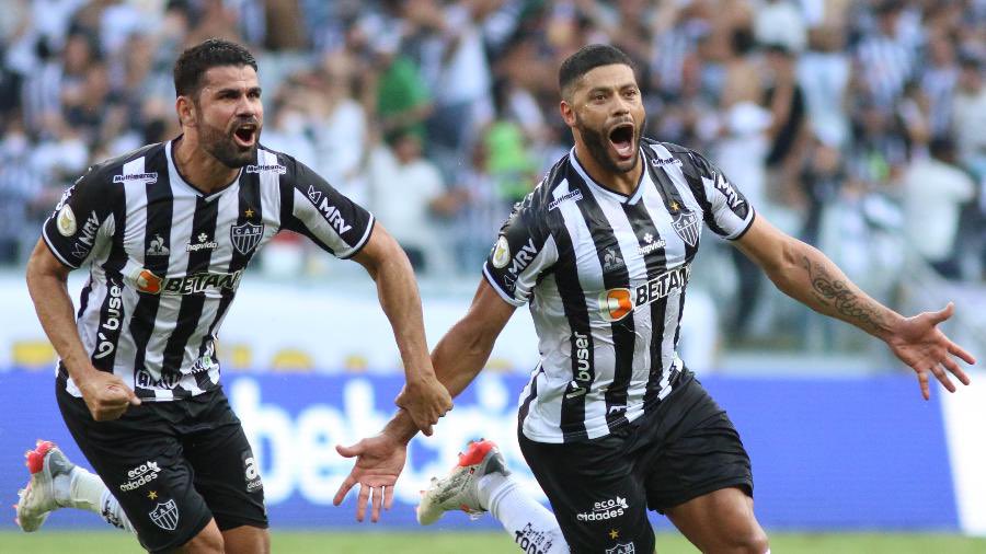 tomazaraujo13's tweet photo. Saudades de quando os donos tinham ambição.

Enquanto a conta ia pro bolso do Galo, foram no River e buscaram o NACHO. Nosso ataque era HULK e DIEGO COSTA.

Quando passou a ser o dinheiro deles, aí veja bem, é hora da austeridade 2.0. Vamos de janelinha de meio de ano.

E nessa brincadeira toda de desvalorização do clube, levaram 90% dele com uma Arena novinha em folha.

“Amigos, amigos, negócios a parte.”