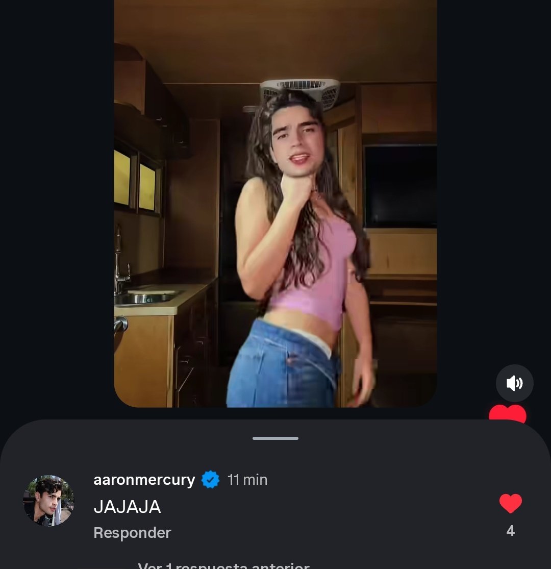 amrcury's tweet photo. que se siente ser Aarón Mercury y que tus fans te cumplan todo lo que pides? JAJAJAJAJAJJA https://t.co/K9rVrlcL3A