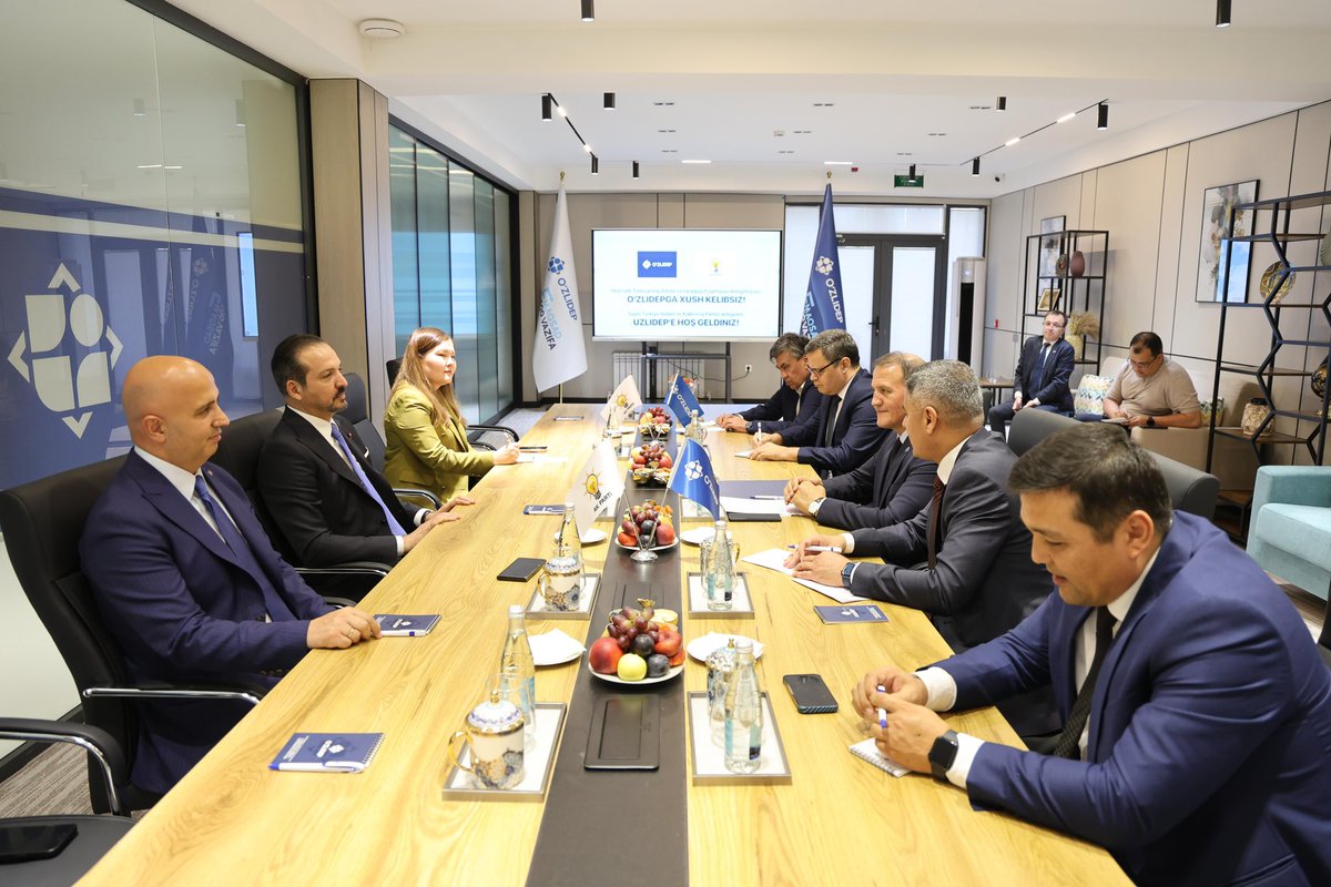zorlu77's tweet photo. Özbekistan Liberal Demokrat Partisi Genel Başkanı Aktam Haitov ile Genel Merkezlerinde bir araya geldik.

Ülkelerimiz arasındaki siyasi ilişkilerin yanı sıra partiler arası işbirliğinin geliştirilmesi konusunda görüş alışverişinde bulunduk.

Cumhurbaşkanımız Sayın @RTErdogan ‘ın vizyonu doğrultusunda yakında gerçekleştireceğimiz Türk Dünyası 1. Siyaset Forumu’nu değerlendirdik.

Her alanda işbirliği hedefimize doğru…

#TürkDünyası #TürkDevletleri
#Özbekistan