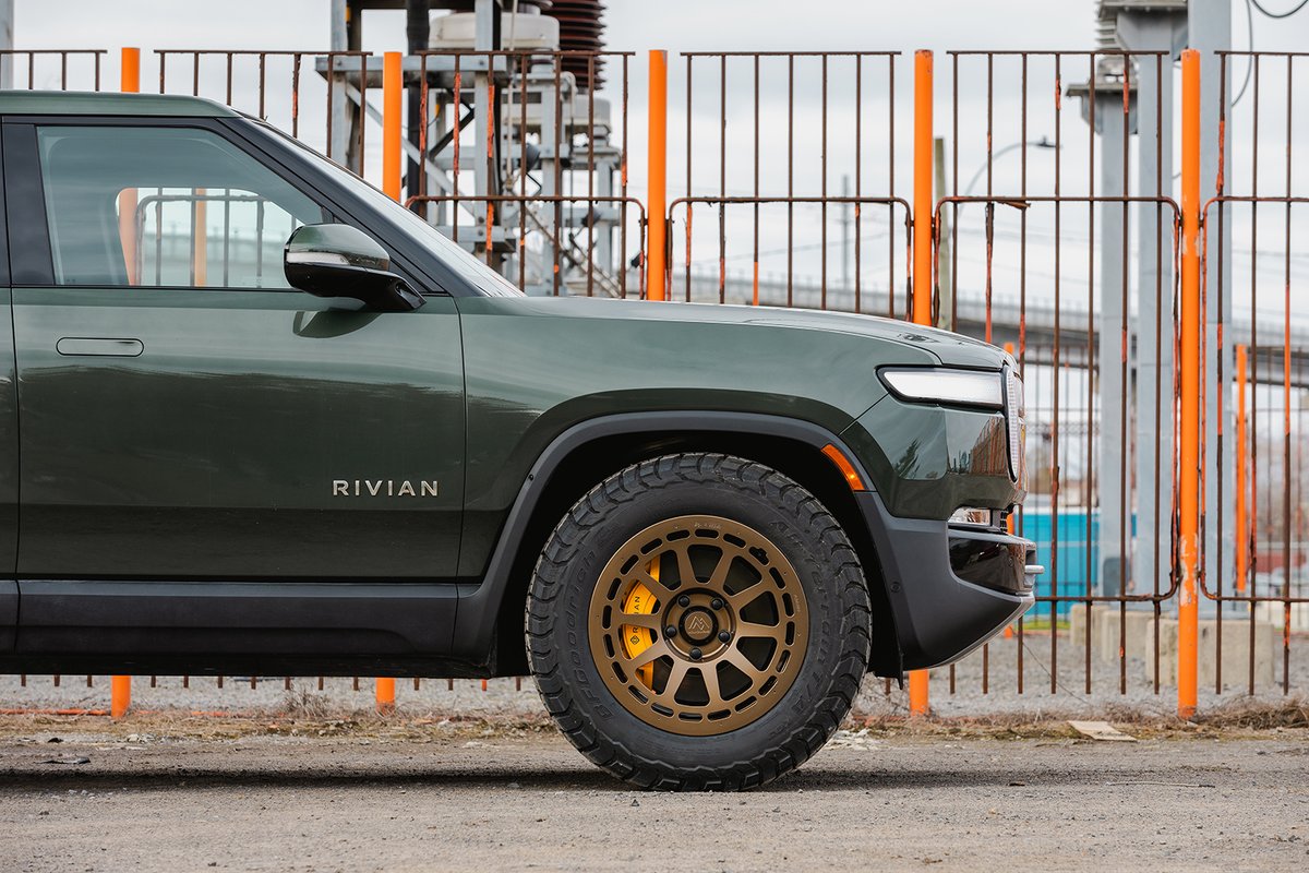 MountainPassEV's tweet photo. Bronze wheels are definitely our choice for the Rivian R1T and R1S.

How does everyone else feel about bronze? 
And what wheels are on your Rivians? https://t.co/XzM0dku2jW