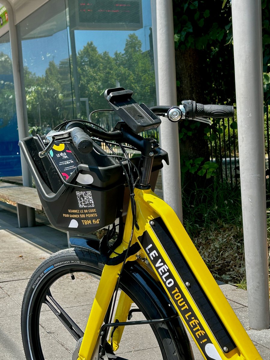 info_tbm's tweet photo. Vous l’avez vu ? 💛

Ne le ratez pas !
Du 9 juillet au 31 juillet, un vélo jaune fait son apparition sur le réseau !

À vous de le capturer et de partager vos plus belles photos ! 📸
Mais surtout, scannez le QR code sur le panier et gagnez 500 points bonus sur TBM fid’ ! ✨ https://t.co/XFhfFMMIB7