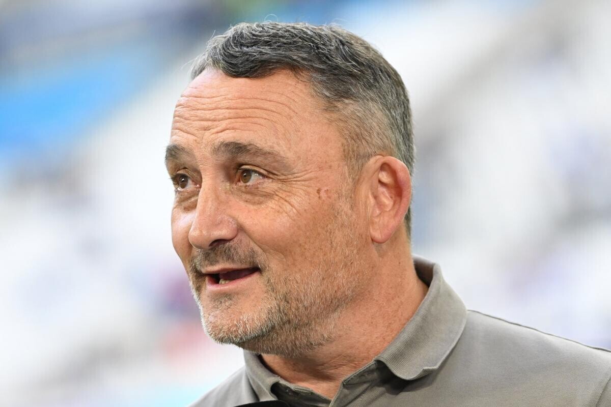 lequipe's tweet photo. Pour son premier match amical de l'intersaison, le Stade Rennais a chuté contre Caen (Ligue 3) à la Piverdière (1-2) ce jeudi. Adrien Thomasson a notamment disputé ses premières minutes sous le maillot rouge et noir.

➡️ https://t.co/rasDW9OKWT https://t.co/ncnL4rKhS1