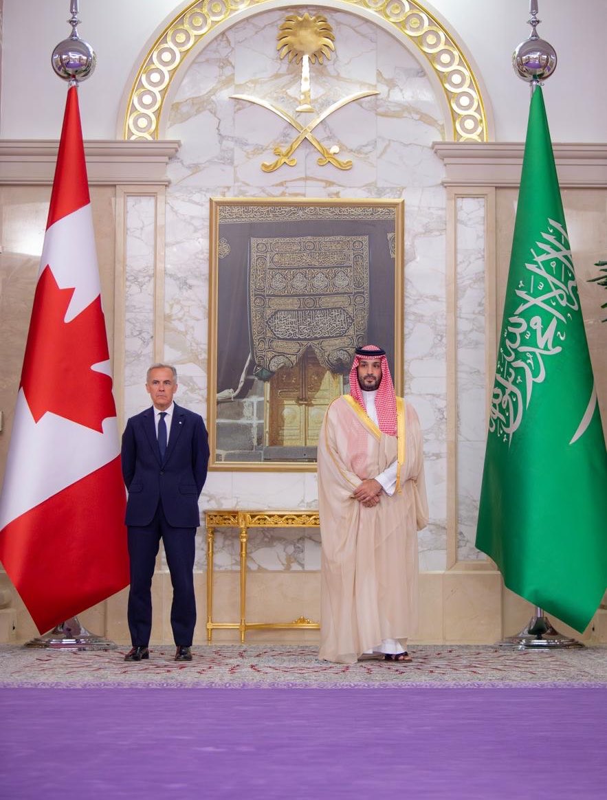 SaudiNews50's tweet photo. عاجل:

ولي العهد ودولة رئيس وزراء كندا يشهدان مراسم تبادل عدد من مذكرات التفاهم الثنائية.

- https://t.co/jWHyKTJlCH