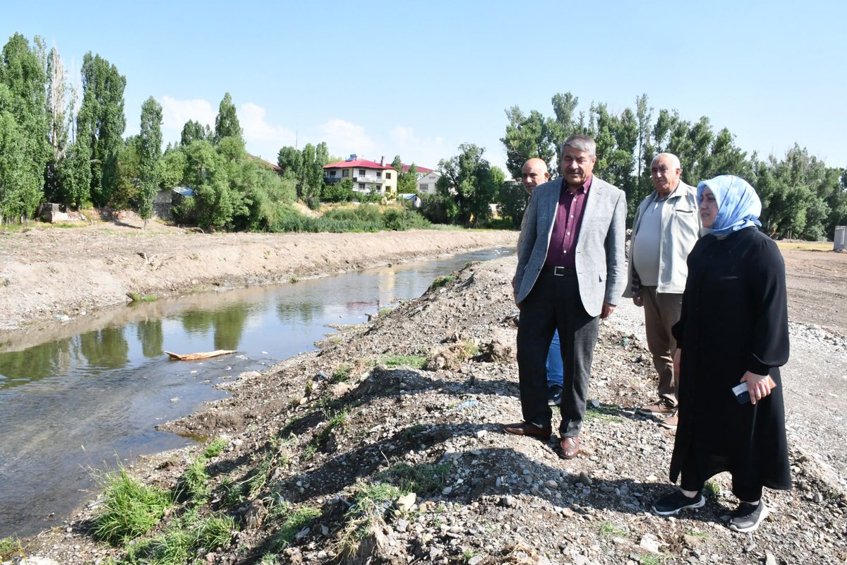 Abdulhalik_Tskn's tweet photo. Kıymetli hemşehrilerim, değerli yol arkadaşımız merhum Ali Ekber Değerli'nin anısını yaşatacağımız mesire alanımızdaki çalışmaları bugün sahada inceledim. Ailelerinizin huzurla vakit geçireceği, yavrularımızın neşeyle koşup oynayacağı bu vefa eserini büyük bir sevgi ve titizlikle hazırlıyoruz. Kardeşimizin adı, canım memleketimize hizmetle yaşamaya devam edecek.