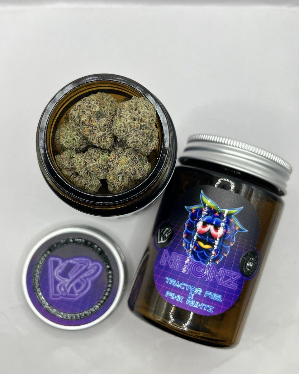 BudDropsxo7j's tweet photo. Have you smoked your greens today?
🎱🖕🏾😈

#onlyplants #Mmemberville #virginiaisforgrowers #marijuana #CannabisCommunity #Weed #growyourown #joint https://t.co/RQJVdXG7sC