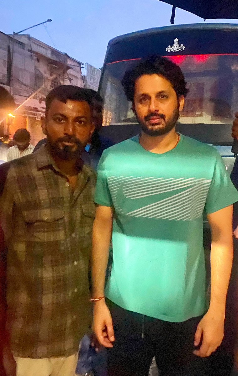 Mallesh_Nithiin's tweet photo. Back in the same frame with my favorite @actor_nithiin Anna after a long time! No matter how many times I meet him, his warmth and down-to-earth nature never change. ✨🙌 #GoodTimes #Nithiin #Reunion #AlwaysAFan https://t.co/uPuWc3y87b