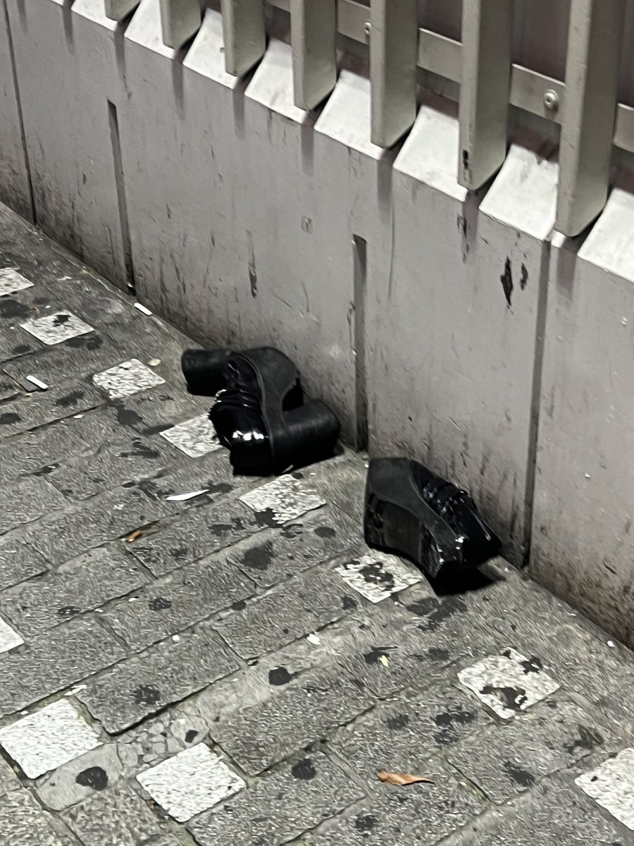 capsulebutt's tweet photo. A jirai has lost her wings ;( https://t.co/nbxG3QCYQc