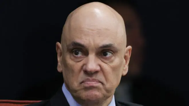 pmarcelo1972's tweet photo. O escândalo dos R$ 129 milhões do Banco Master veio a público em 9 de dezembro de 2025. 
Já se passaram 213 (duzentos e treze) dias e Alexandre de Moraes continua sem dar qualquer explicação pública sobre o caso. https://t.co/qYV47apDgq