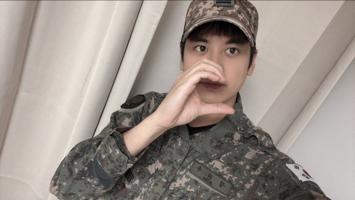 onlyikons's tweet photo. Chanwoo sent some unseen military photos (aside from the last?) in ➕💬! 😍

(It was pretty out of the blue so someone asked if he’s drunk 🤣) https://t.co/p2539Pnqbk