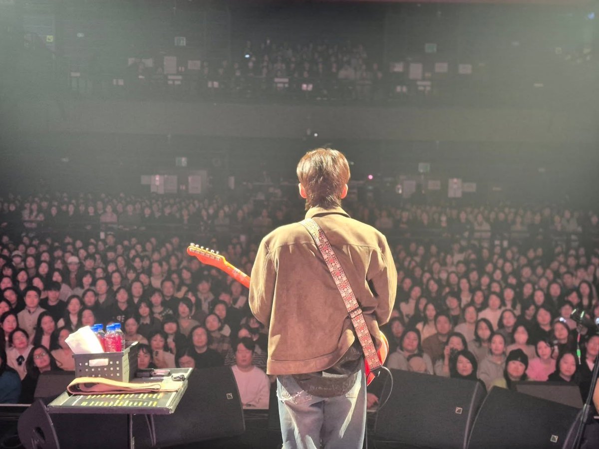Qn3un's tweet photo. 뒷모습만 먹고 살아 https://t.co/ygiTjSRp1C