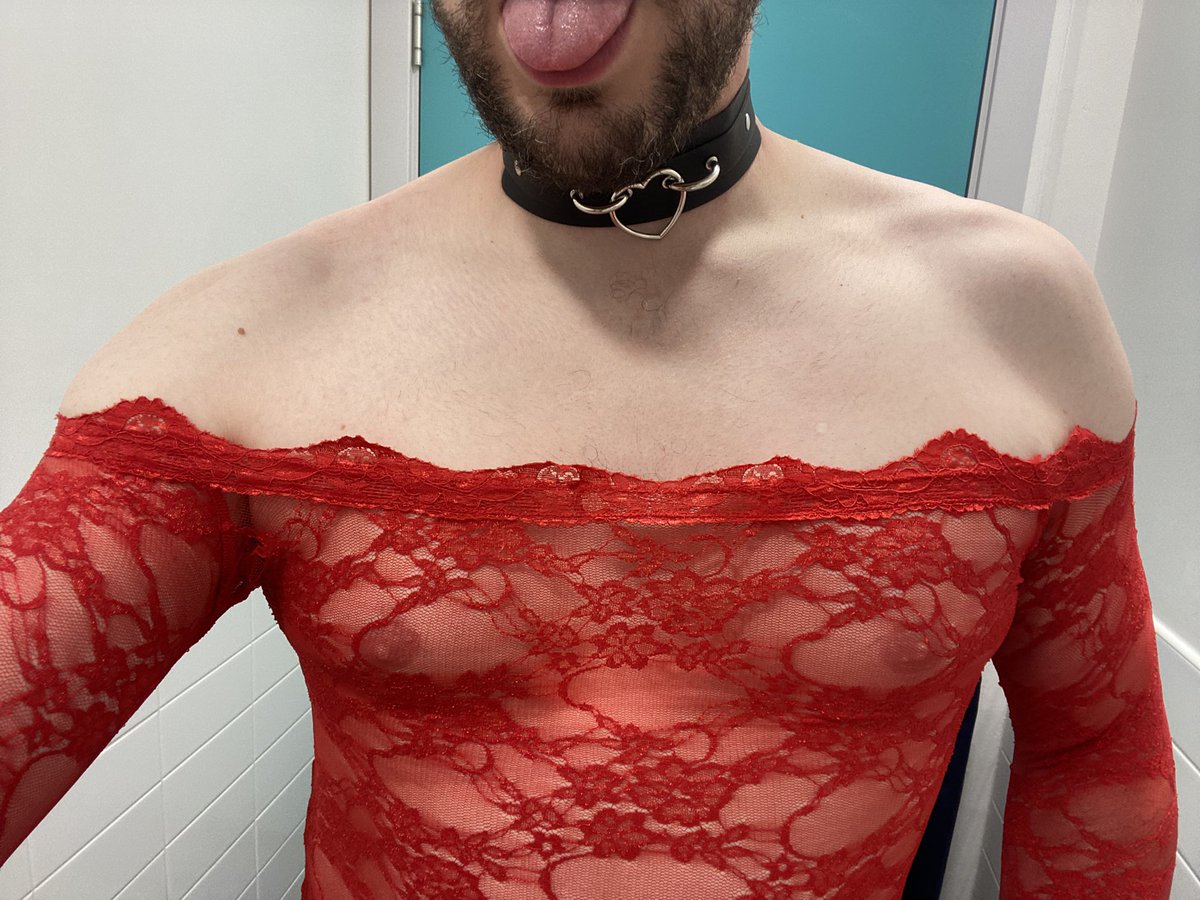 MarkusAAlex's tweet photo. Do you want me collared AND dressed up pretty?
(Pretty awkward if you don’t 😬) https://t.co/Gt9HKmcGZI