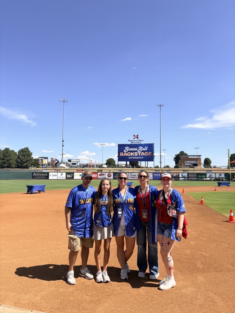 arrowcfm's tweet photo. A Fourth of July outing to remember! 🍌⚾️ Justin and Chelsea Smith, Arrow foster parents, featured at the Savannah Bananas game, inspiring fans with their fostering journey. 💛 https://t.co/eX9BOnN5cb