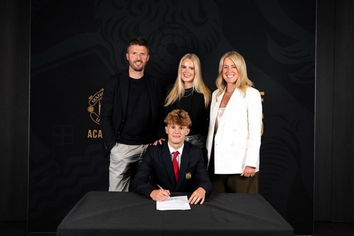 JustinUTD_'s tweet photo. Jacey Carrick via Ig: “Nearly 10 years at this club, grateful to sign my scholarship.” https://t.co/EbZjVBs5Vm