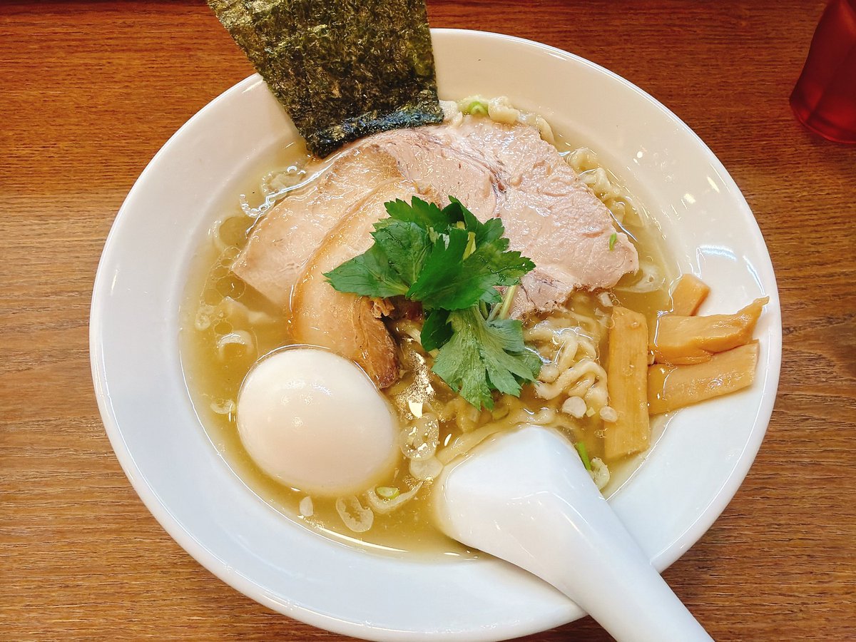 yuumi1102's tweet photo. 昨日一昨日で食べたラーメン。
←味噌ラーメン
→塩ラーメン
どちらがお好みですか？ https://t.co/hqd15vuzQu