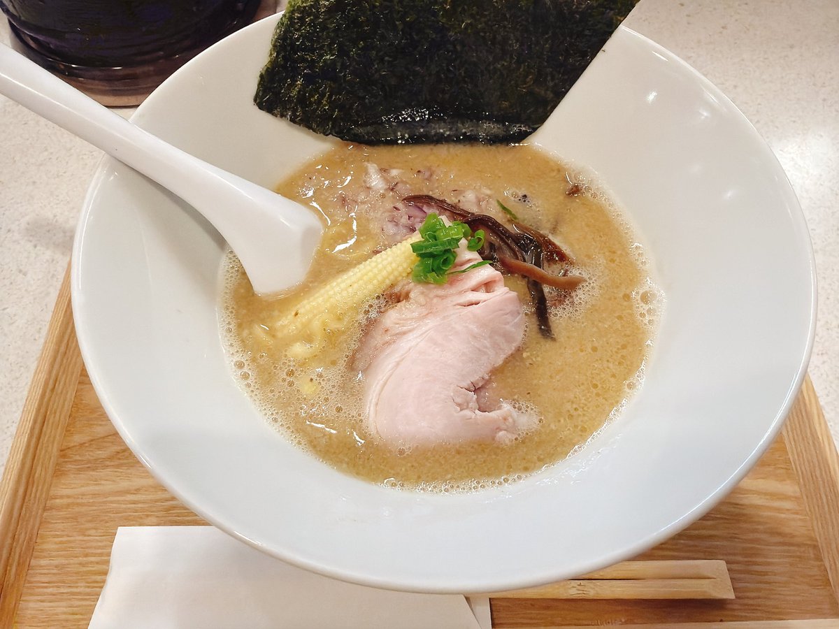 yuumi1102's tweet photo. 昨日一昨日で食べたラーメン。
←味噌ラーメン
→塩ラーメン
どちらがお好みですか？ https://t.co/hqd15vuzQu