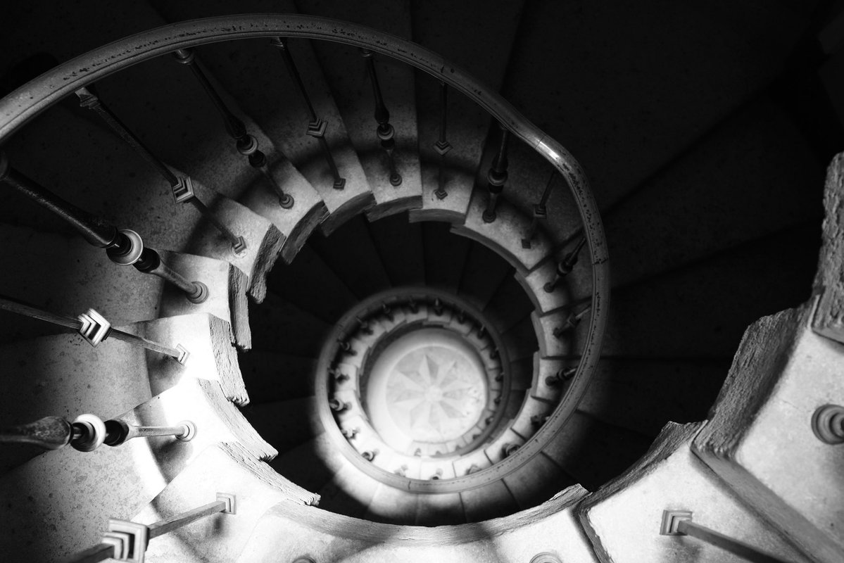 mandito68's tweet photo. The stairs to there.. https://t.co/3kksvnk1Zk