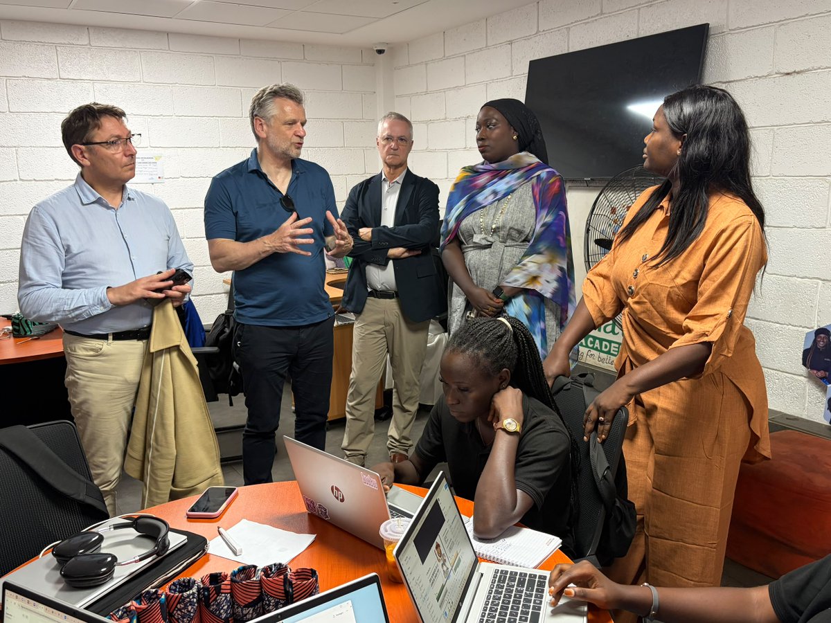 ODCSenegal's tweet photo. Visite du Club Societhics à @ODCSenegal, avec à sa tête M. @vilecerf , Directeur des Ressources Humaines du Groupe @orange , accompagné de dirigeants de grandes entreprises françaises.
Merci à l'ensemble des participants pour ces échanges et l'intérêt porté à notre mission.
#ODC https://t.co/XpB9RrA0D1