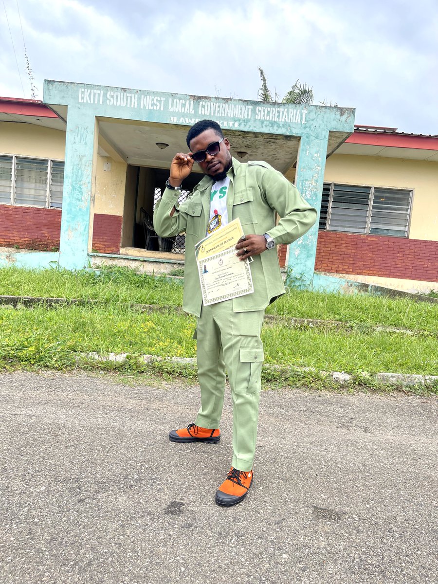 Nurse_burna's tweet photo. To the glory of God, I have successfully completed my one year service here in Ekiti State.
BSC in Nursing 
Second class upper division 
Registered Nurse/Midwife.
Plug me with any Jakpa plug 🔌 
Plug me to any medical vacancy in your company.
I will deliver... https://t.co/FEbnf9lpvN