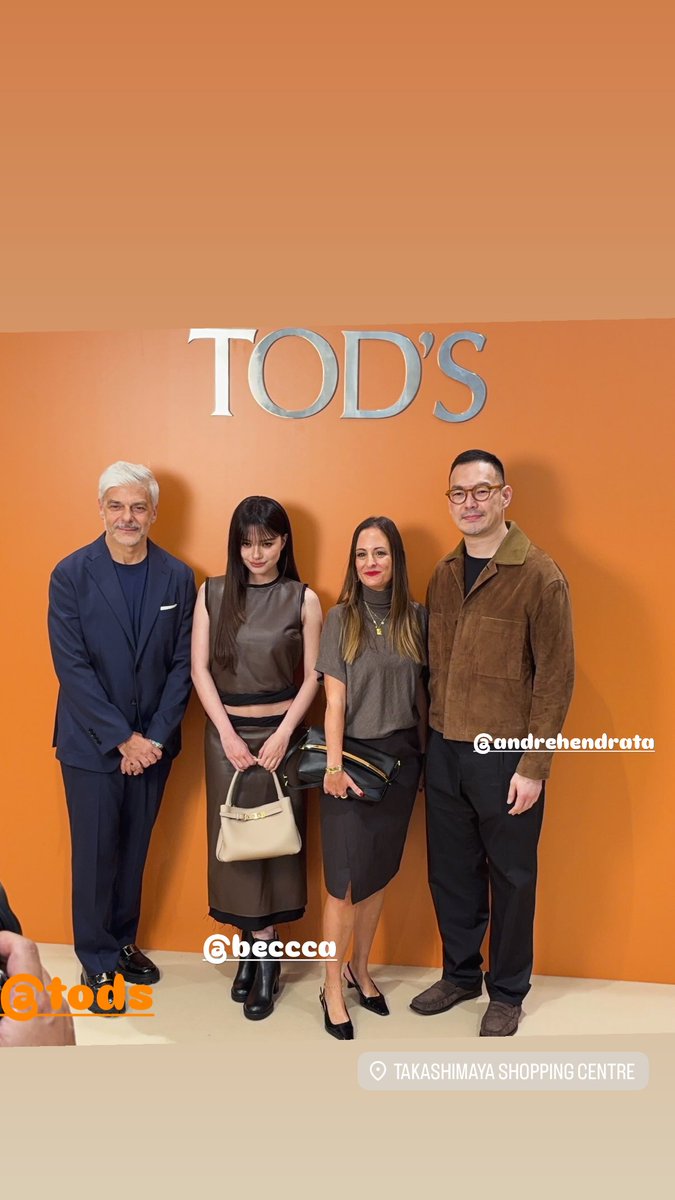 beckyfanclub05's tweet photo. น้องเบคกี้และทีม TOD'S ในวันนี้ค่ะ 🤎

@AngelssBecky @Tods

REBECCA X TODS SG
#BeckyxTodsSingapore
#beckysangels #BeckyArmstrong #Tods https://t.co/qiIGRO04Gu