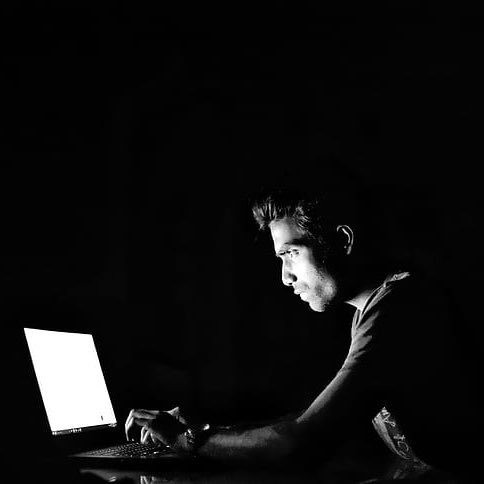 PrismeMedia's tweet photo. 🚨 ALERTE

Le Parlement Européen valide le « CHAT CONTROL » !

Désormais, toutes vos conversations privées seront scannées par l’IA pour détecter des contenus illicites.

Fini la confidentialité. 

Surveillance de masse en Europe. https://t.co/3tOsiycnUz