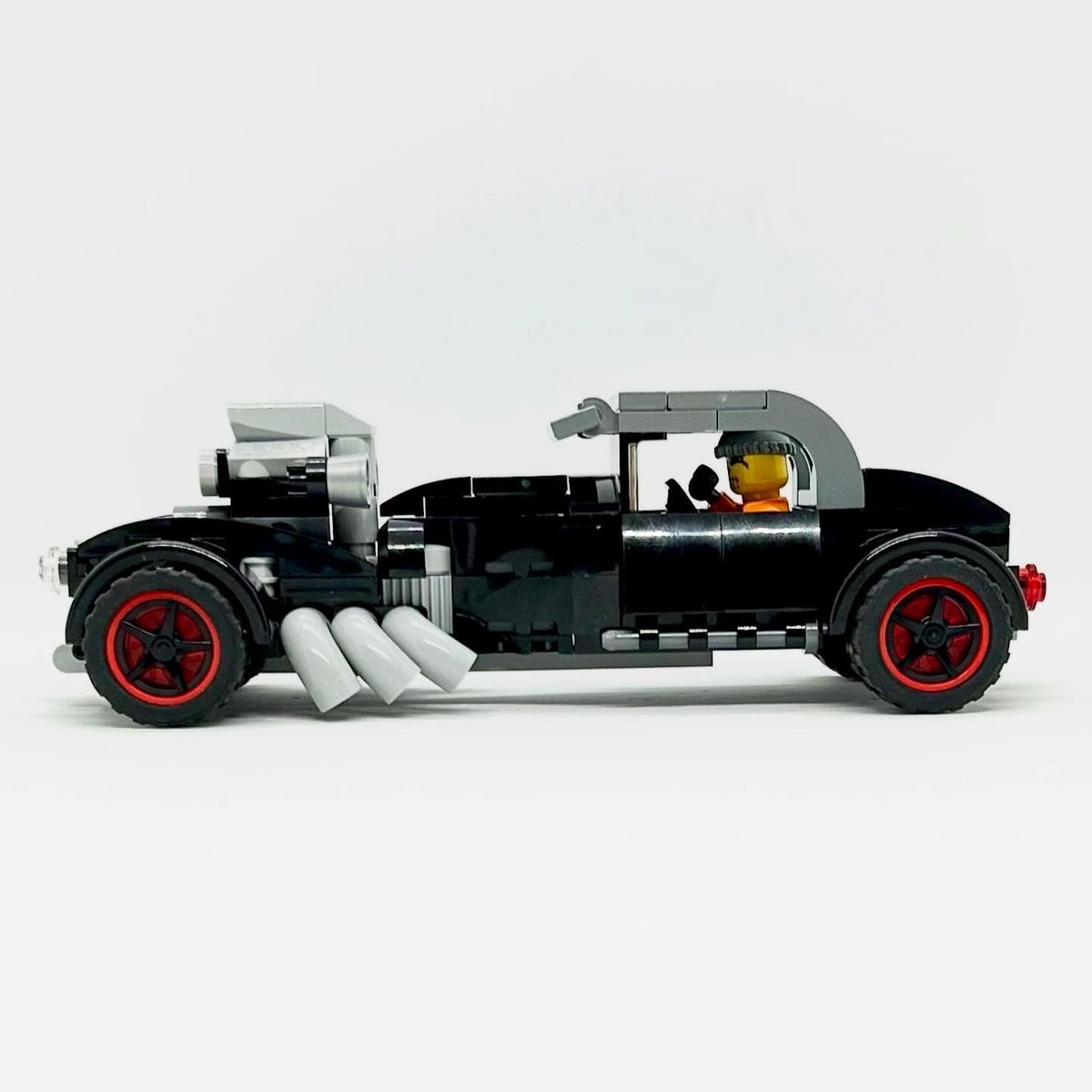 lgmbricks's tweet photo. Lego Custom Cars
Credit
👉Instagram | paulielego
Please Follow...
.
.
Please follow for new sets and news.
👉 https://t.co/dcjF4ayLkD
#lego #custom #cars #moc #hotrod #musclecar https://t.co/e7navPUAS4