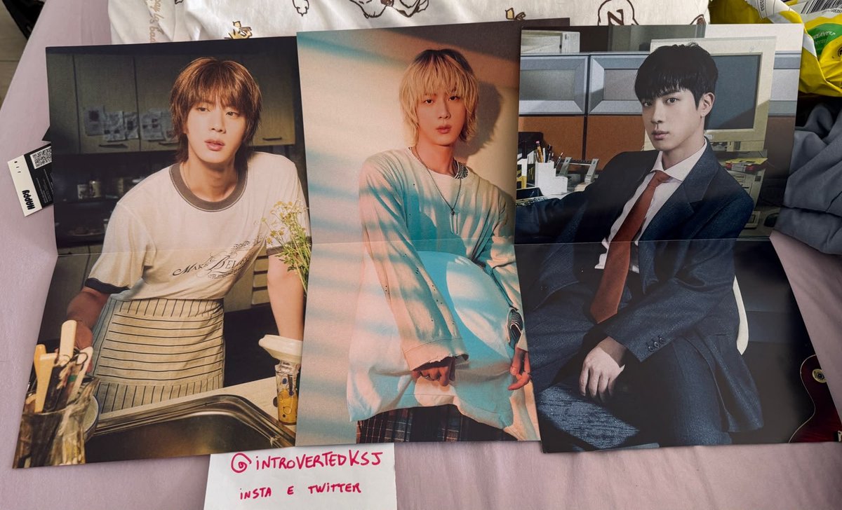 introvertedksj's tweet photo. Vendo venda BTS JIN Happy. Valor + envio módico ou + 5 para entrega no metro sp

. Photocard , 27 cada
. Postcard, 20 cada
. Mini poster, 15 cada

Feebacks no fixado https://t.co/hIAkBWggxb