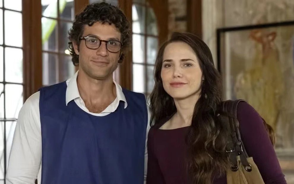 luanssii's tweet photo. BABADO: Bruna vai ser diagnosticada com uma doença muito grave, isso vai impossibilitar Pedro de terminar o namoro para viver o romance com Adriana, mesmo depois de descobrir o motivo pelo qual ela resolveu terminar o relacionamento. 

 Depois do rompimento definitivo, Adriana deve engatar novos romances na trama!! #QuemAmaCuida