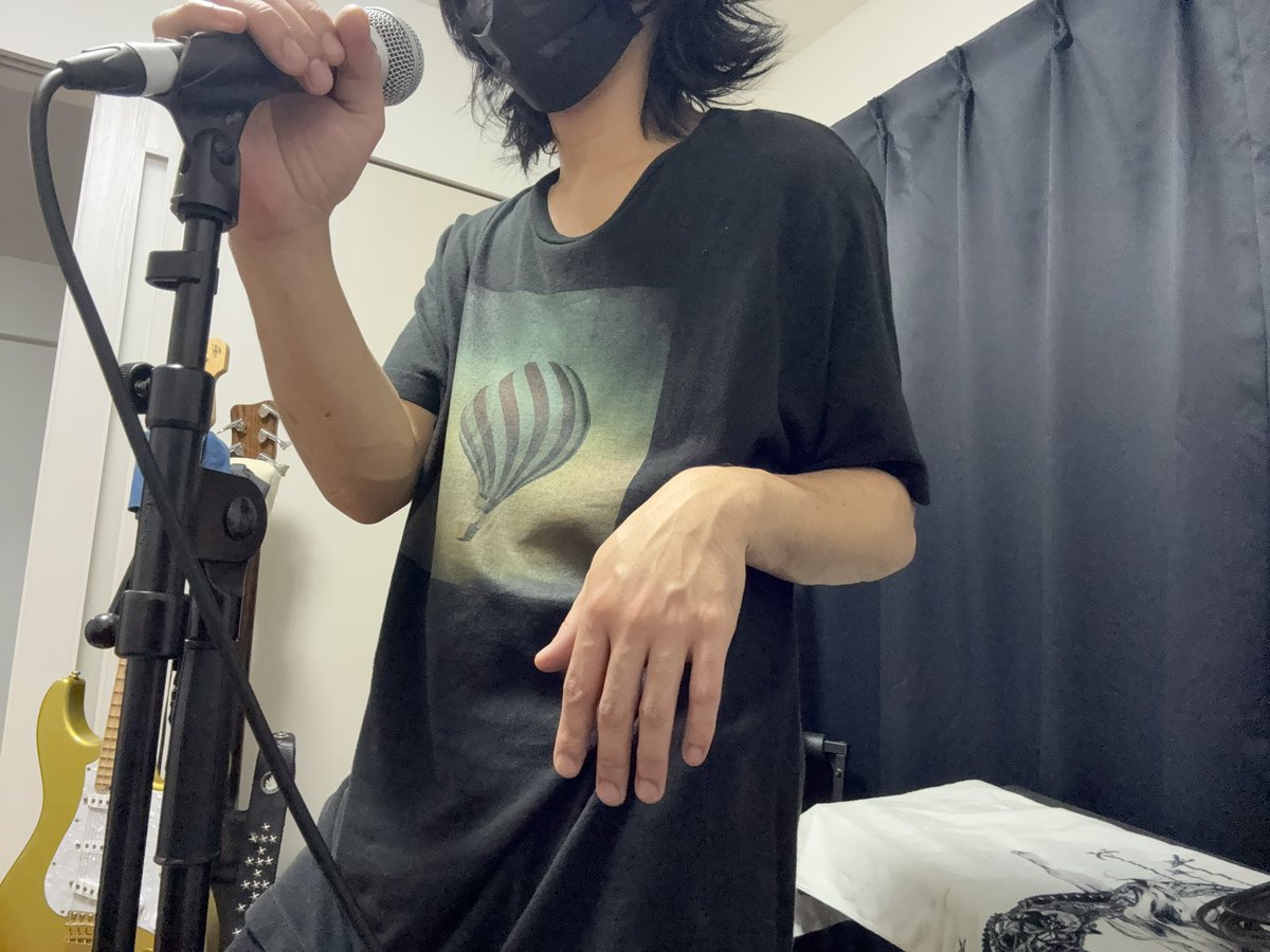 Rocksk1214's tweet photo. 私の超絶偏見かつ個人的意見なのでご理解いただける方のみ反応ください。

『この手が嫌すぎる』

この手って"イキり素人感"強すぎるので好きなアーティストがこれやってたら結構萎える。。 https://t.co/CRPnEyGZz8