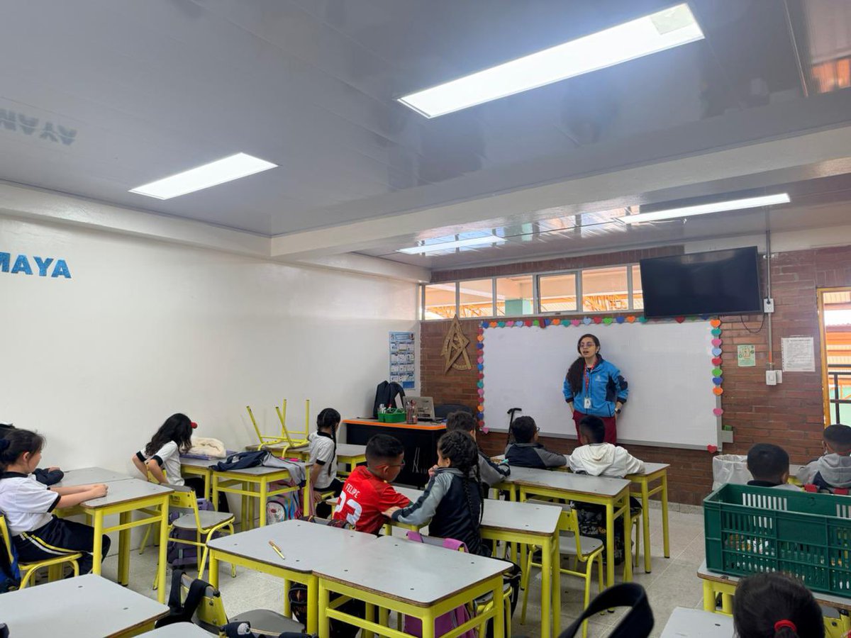 SubRedSur's tweet photo. Llegamos a los colegios de la Subred Sur y llevamos educación en salud con las profesionales de la Acción de Bienestar.
 Hablar de  sexualidad  sin incomodidad, con información clara y respetuosa.
 Porque cuidar la salud integral también es cuidar desde la prevención. https://t.co/hGqAfleTGm