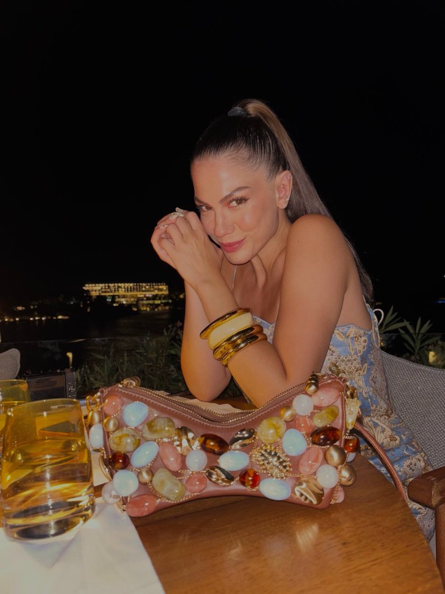 DemetOzdmrMedia's tweet photo. 🆕 | #demetözdemir Instagram hesabında yeni bir gönderi paylaştı

📸 | @/demetozdemir • IG 🐚 https://t.co/SGhdSRyS6Z